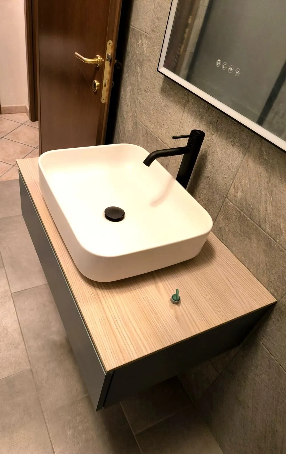 Lavabo Sospeso — Bagno a Rivalta di Torino
