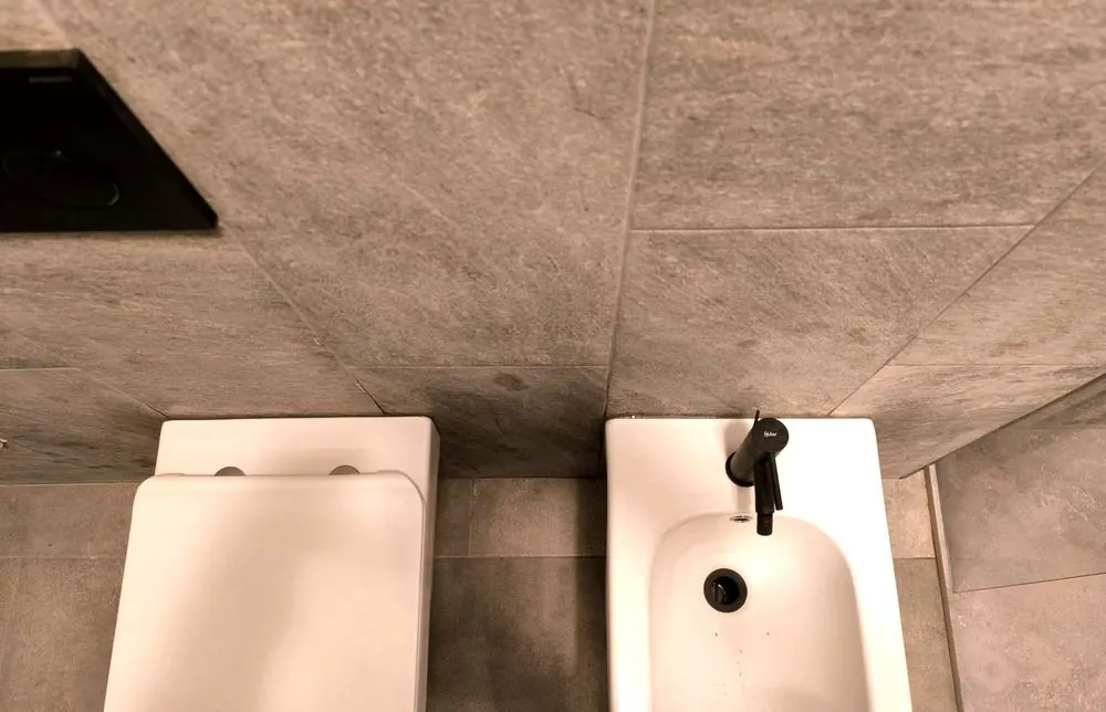 Precisione: Sanitari Allineati alle Fughe — Bagno a Rivalta di Torino