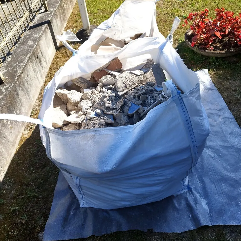 Smaltimento macerie da demolizione — Bagno a San Mauro Torinese