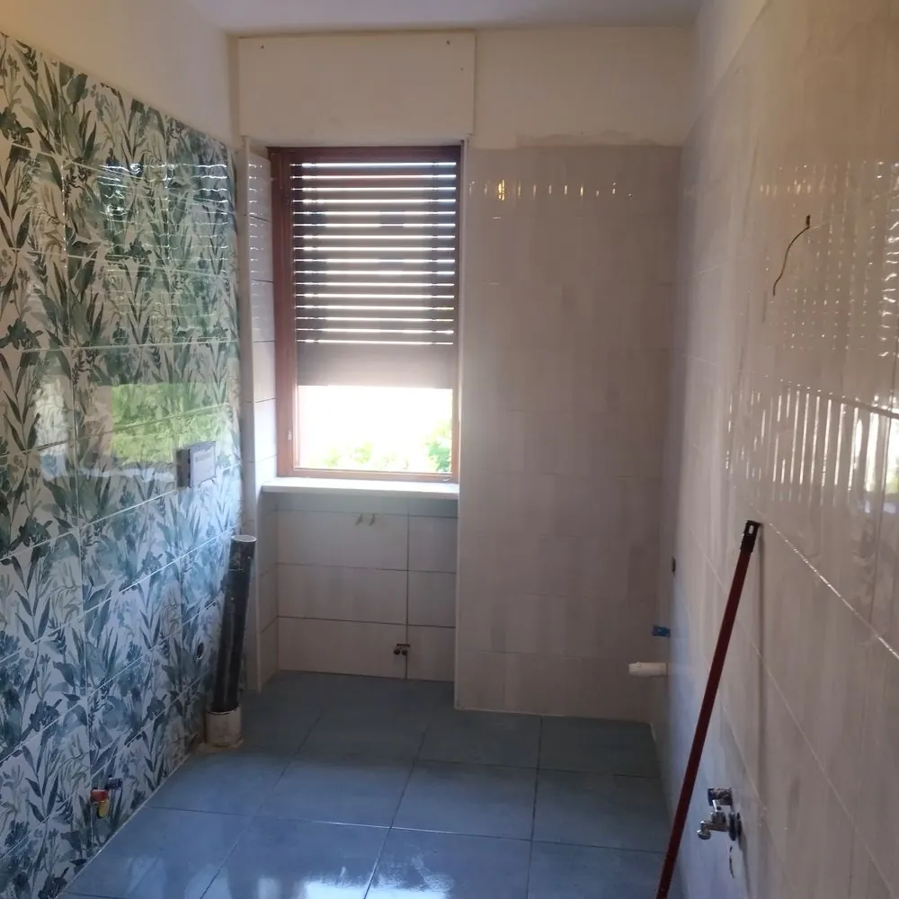Rivestimenti quasi ultimati — Bagno a San Mauro Torinese