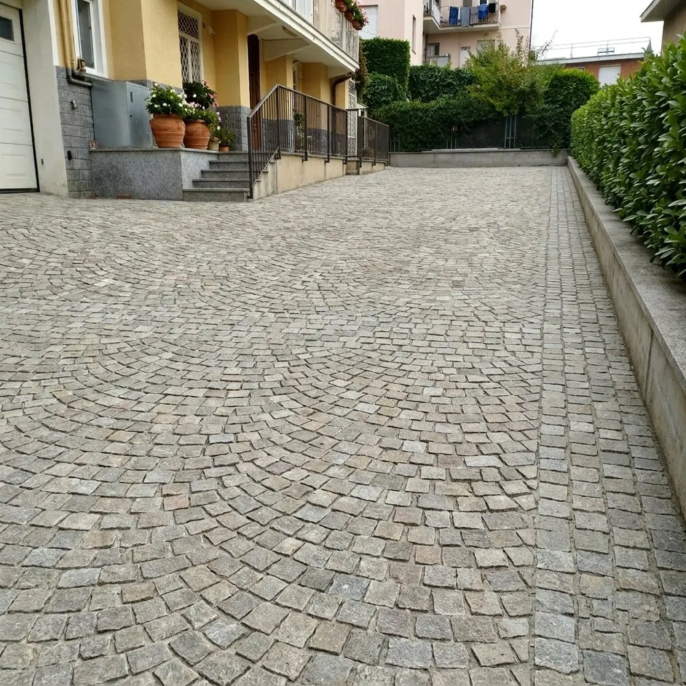 Consegna: rampa carrabile — Cortile in porfido, Gran Madre, Torino