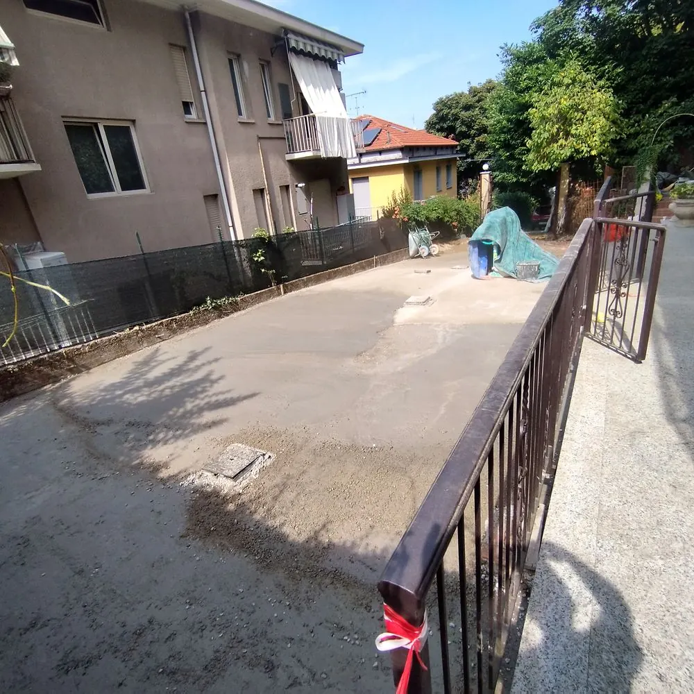 Massetto ultimato, pronto per la posa — Cortile in porfido, Gran Madre, Torino