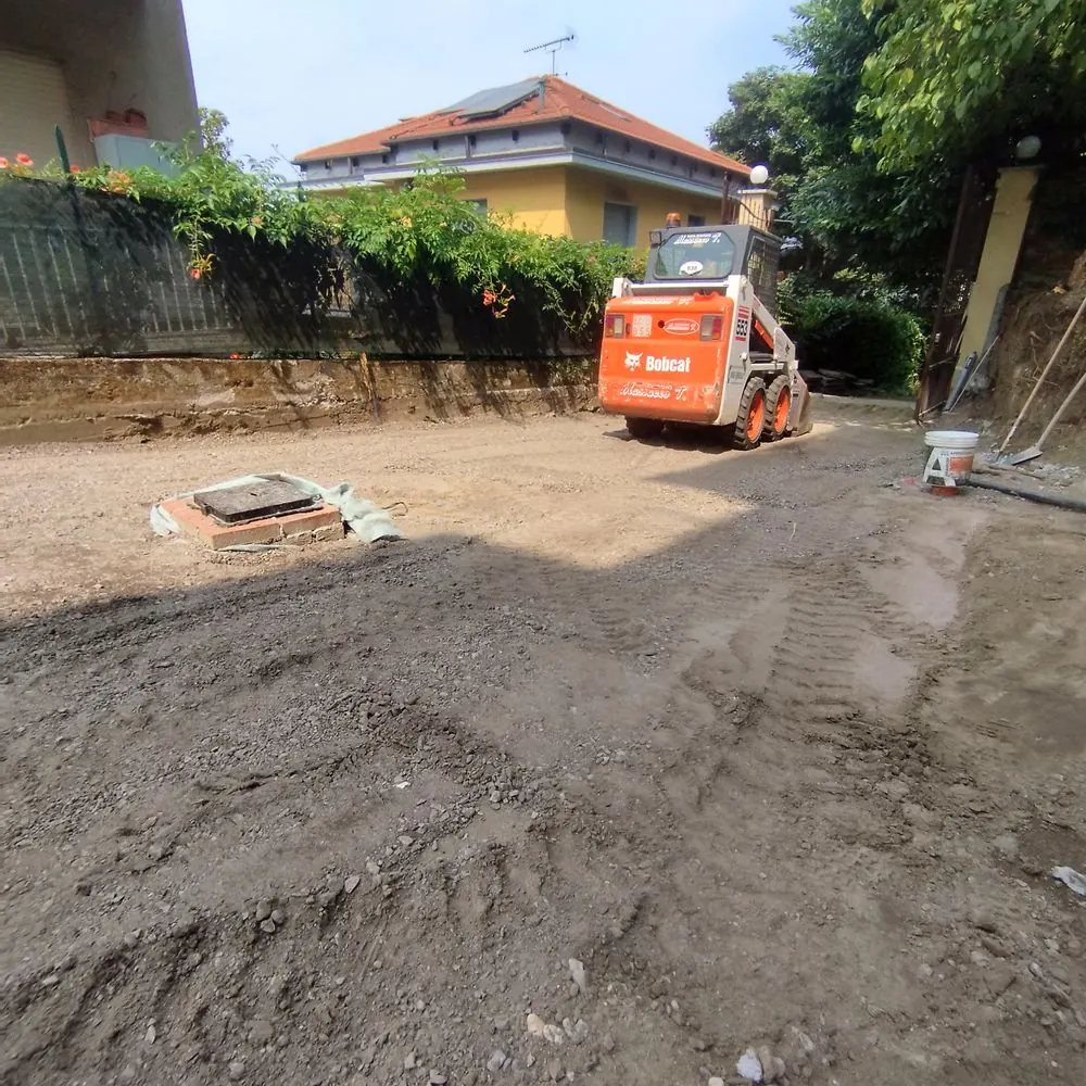 Sbancamento e pozzetti di ispezione — Cortile in porfido, Gran Madre, Torino