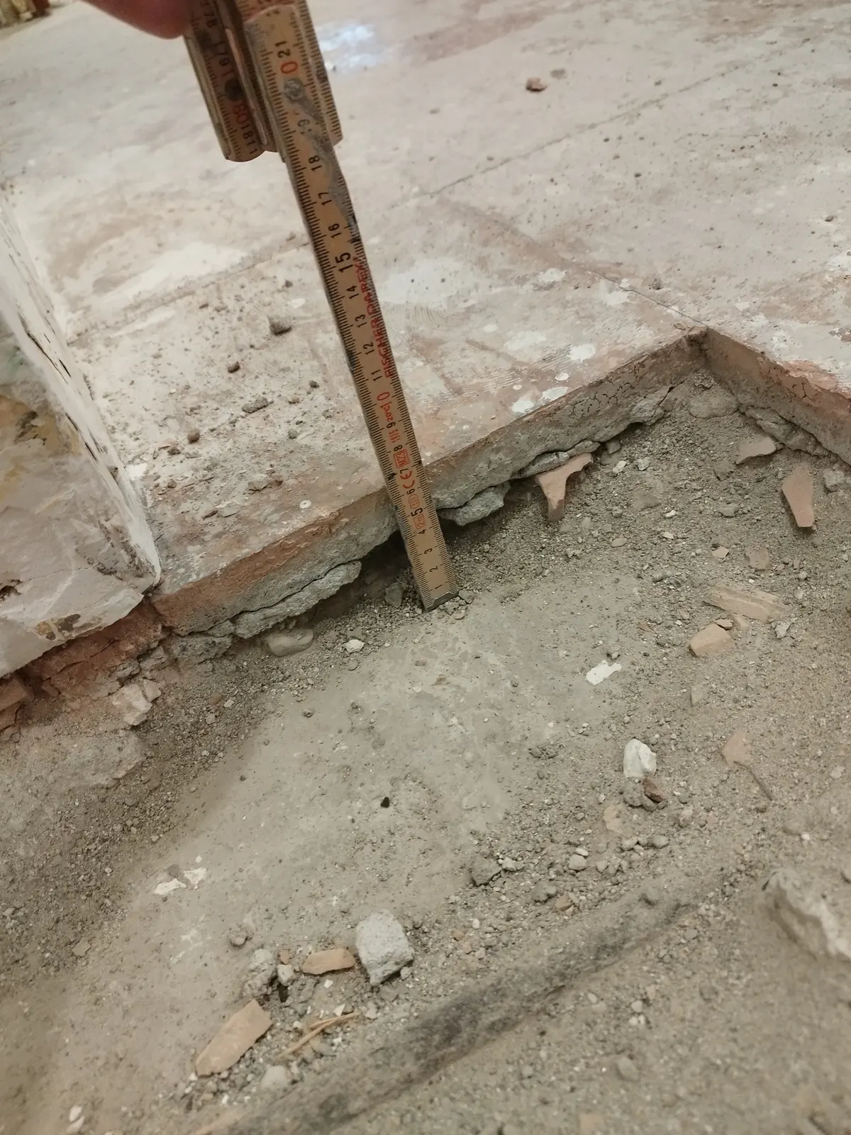 La staggia rivela il punto critico del sottofondo — Appartamento in Crocetta, Torino