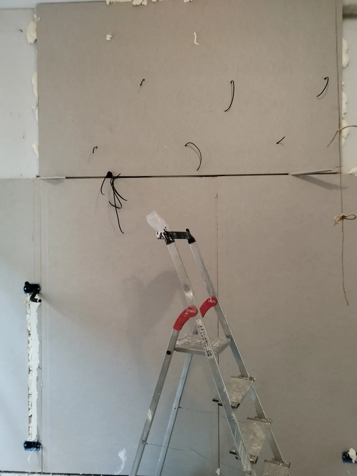 Predisposizione dei punti luce nella parete in cartongesso — Appartamento in Crocetta, Torino