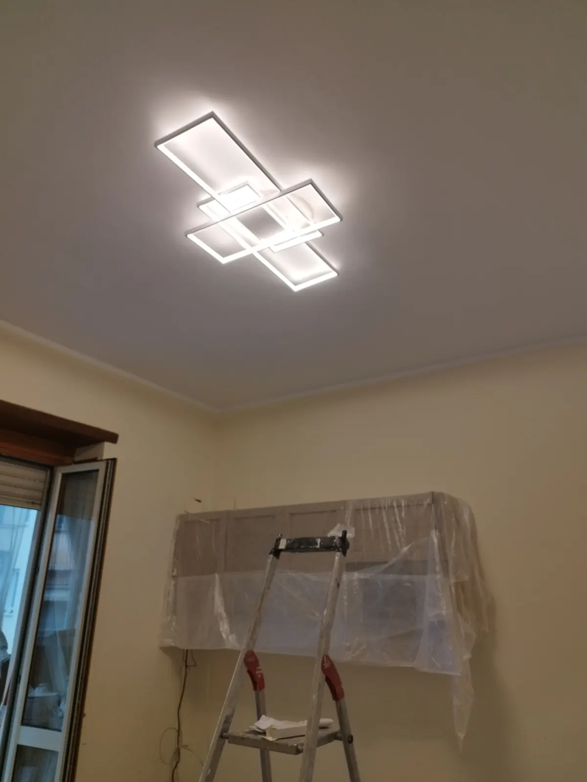 Nuova plafoniera LED al posto del vecchio lampadario — Appartamento in Crocetta, Torino