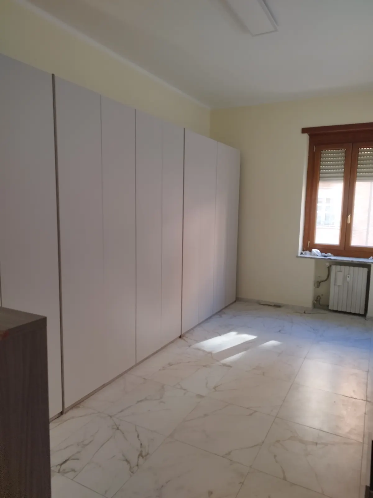 Camera finita con armadio — Appartamento in Crocetta, Torino
