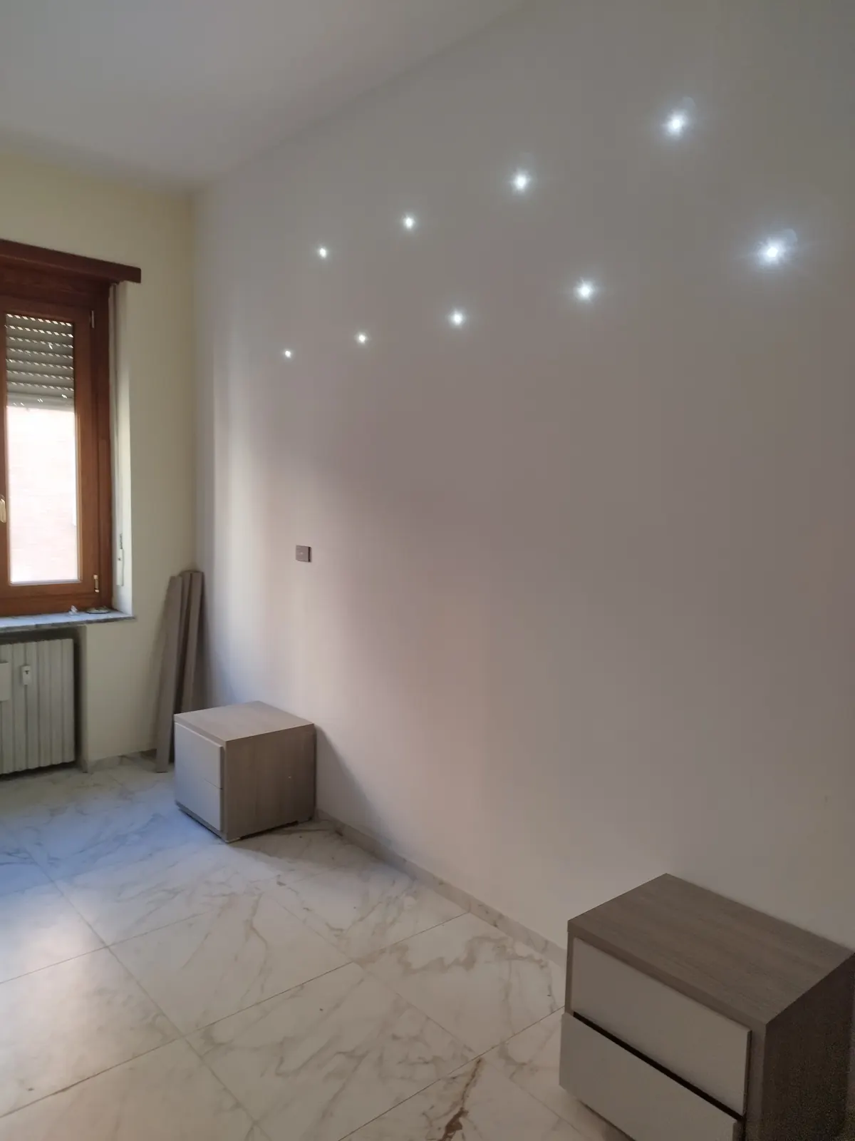 Camera arredata con parete a cielo stellato — Appartamento in Crocetta, Torino