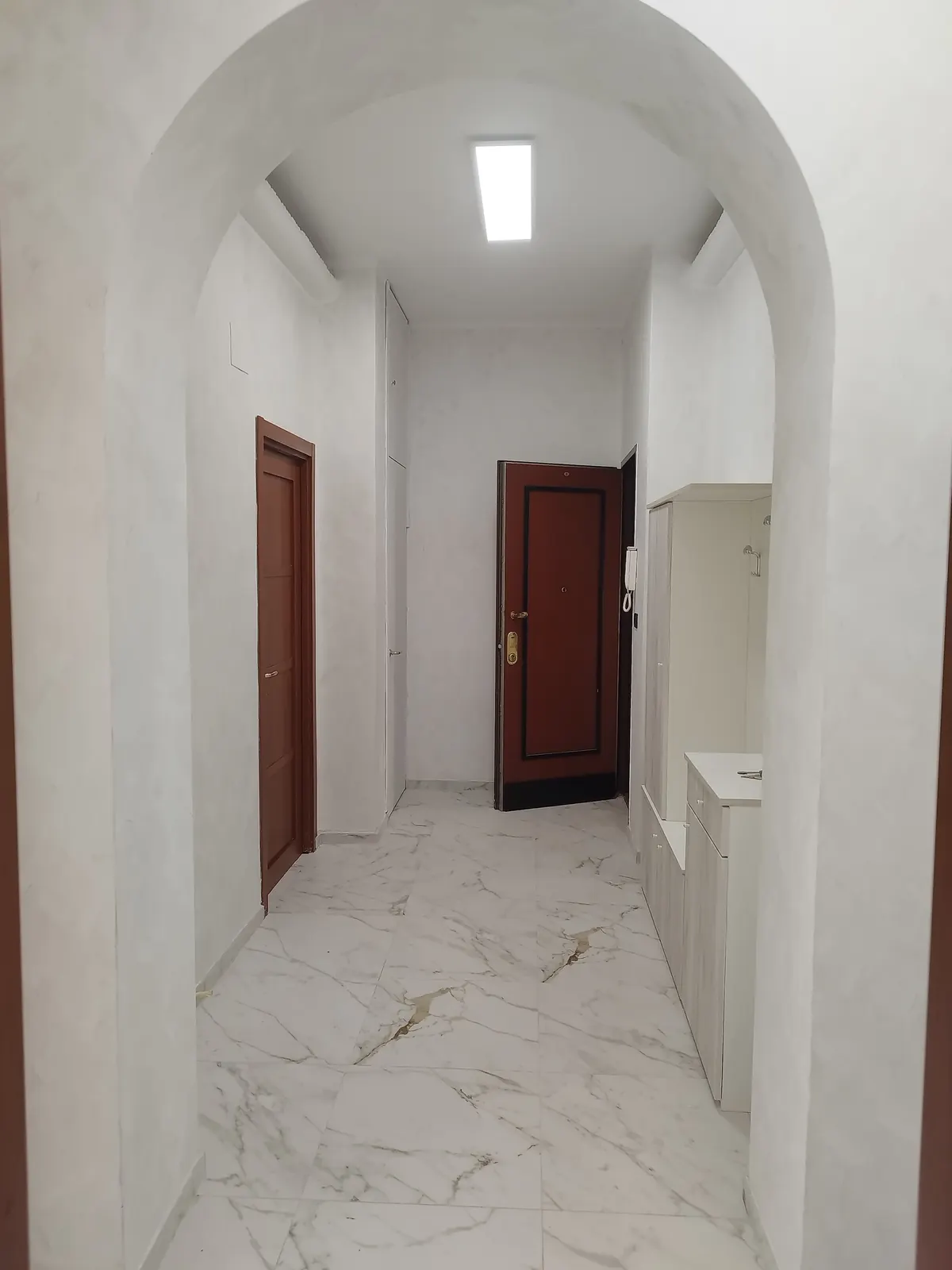 Arco verso l'ingresso — Appartamento in Crocetta, Torino