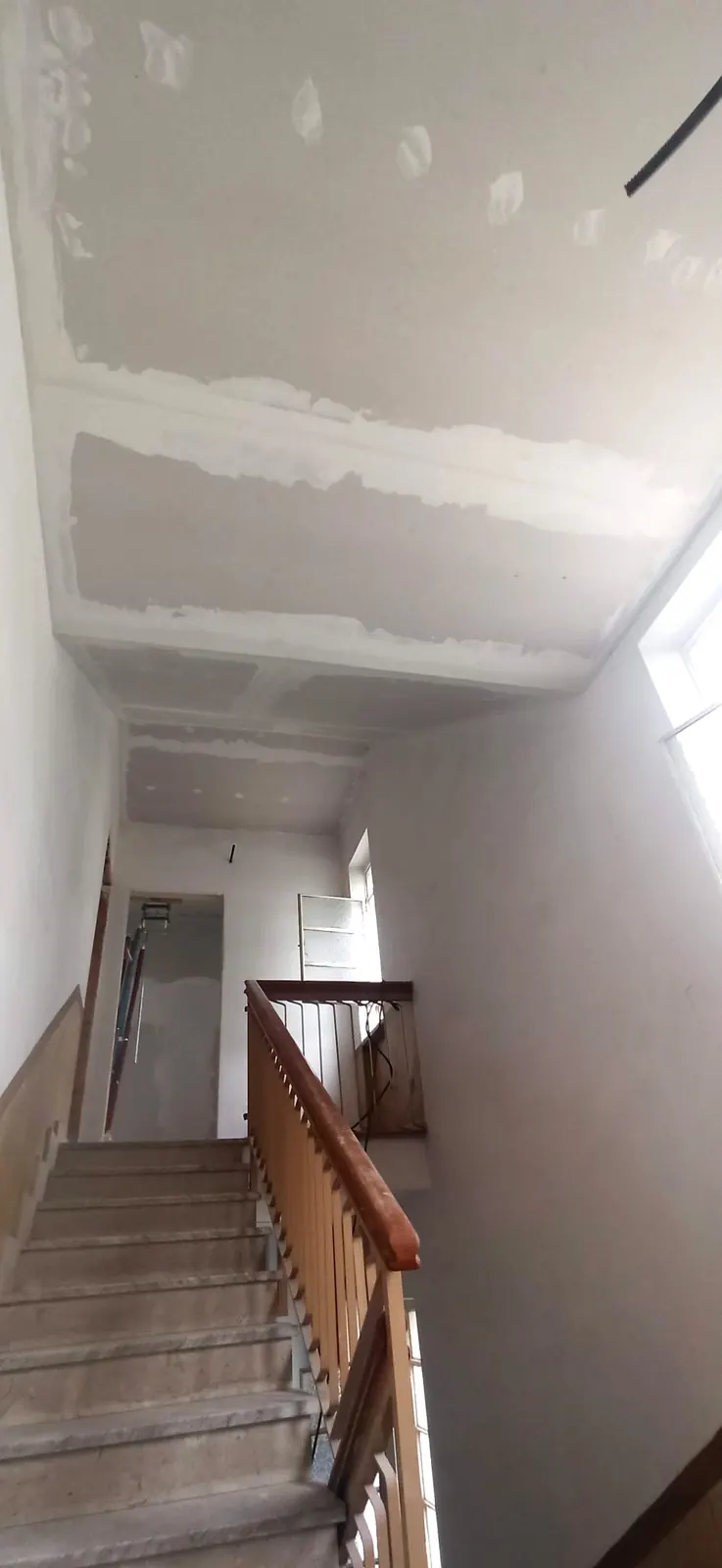 Vano scala, fase di intonacatura iniziale — Villa in Corso Casale, Torino