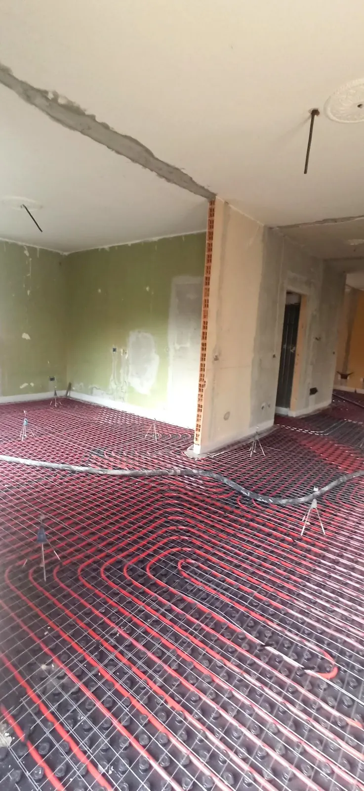Posa riscaldamento a pavimento, secondo ambiente — Villa in Corso Casale, Torino