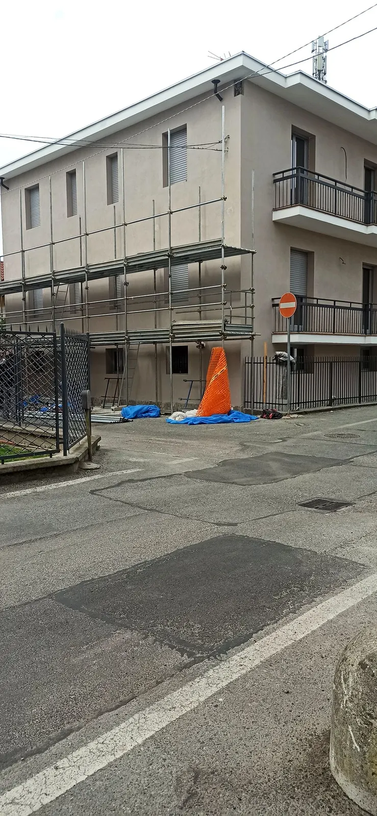 Facciata esterna con ponteggio — Villa in Corso Casale, Torino